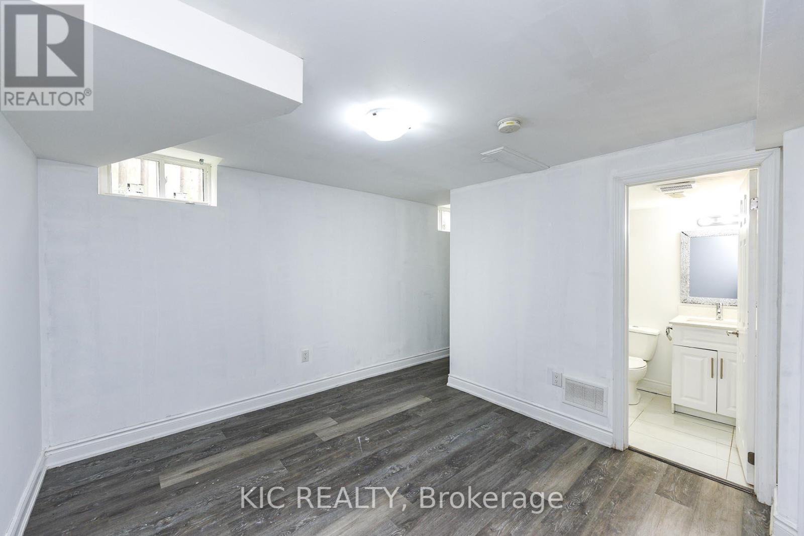 14 Paramount Place, Brampton, Ontario  L6Y 2T3 - Photo 16 - W12261186