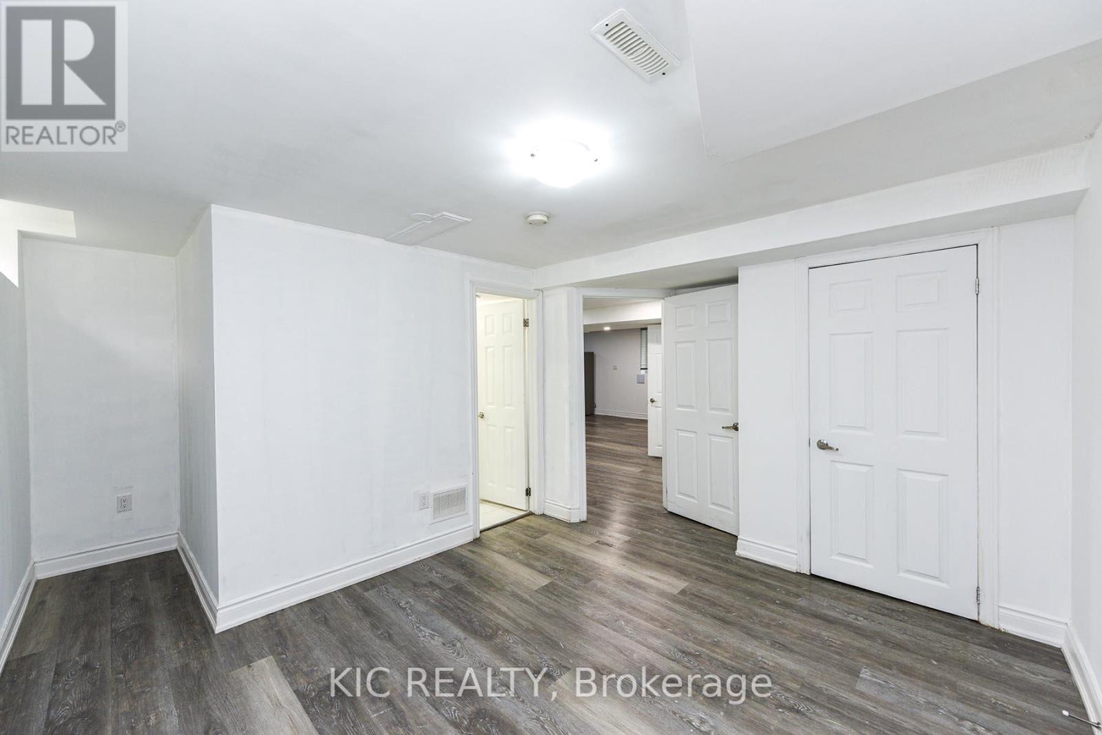 14 Paramount Place, Brampton, Ontario  L6Y 2T3 - Photo 17 - W12261186