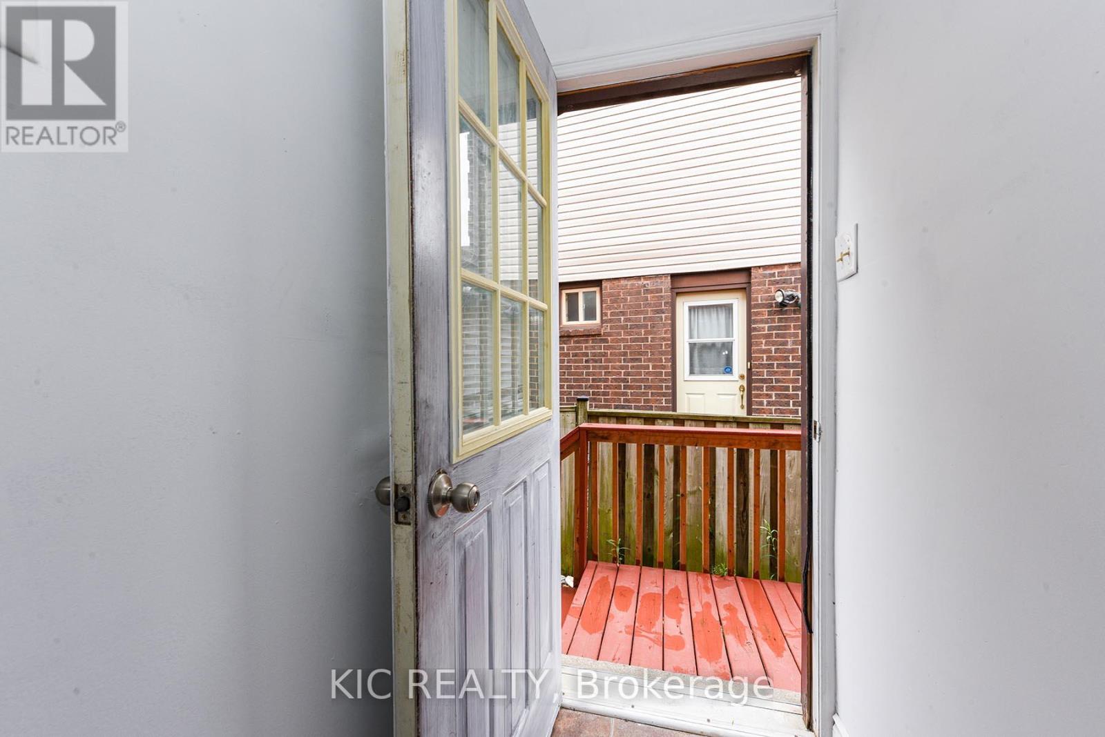 14 Paramount Place, Brampton, Ontario  L6Y 2T3 - Photo 22 - W12261186