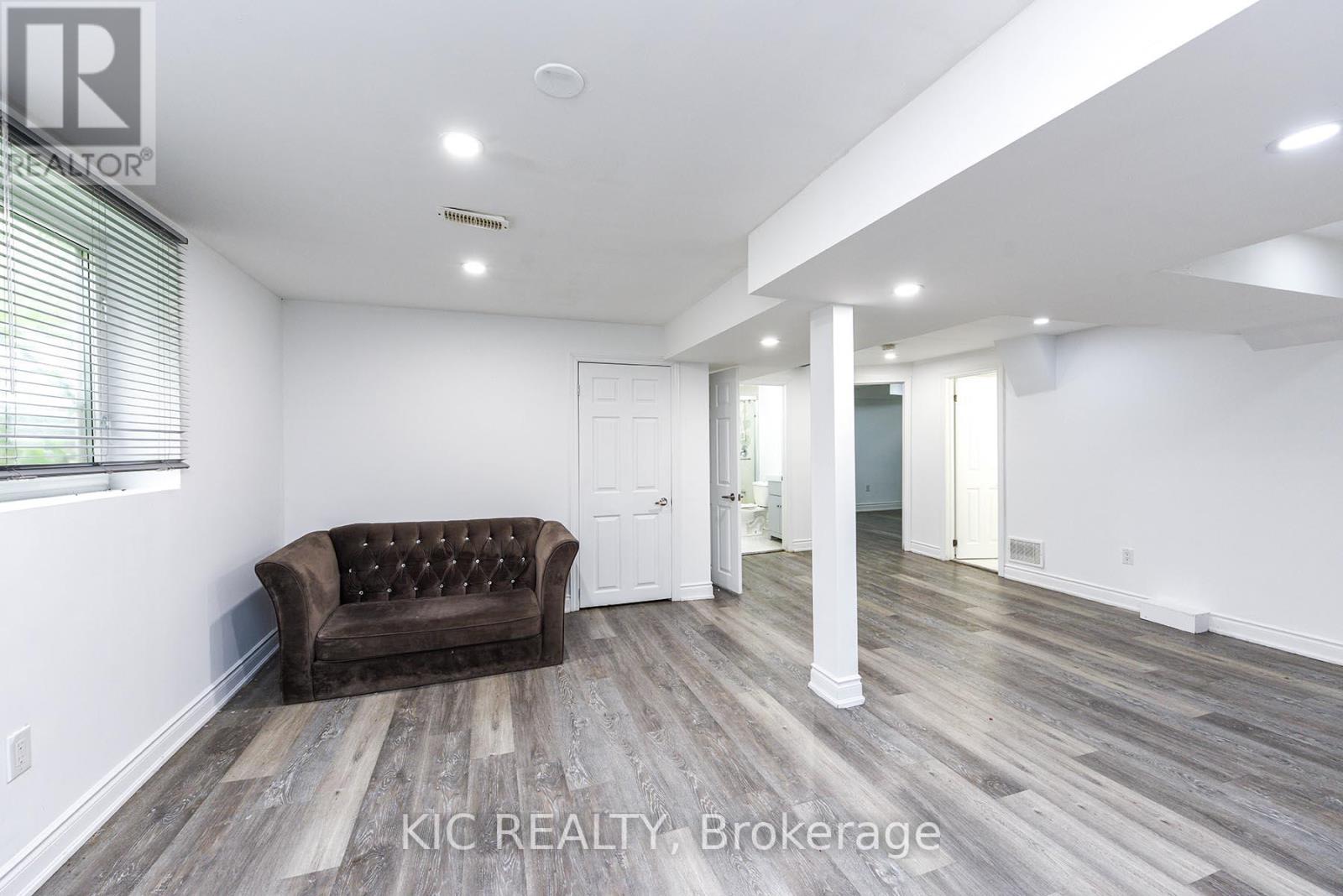 14 Paramount Place, Brampton, Ontario  L6Y 2T3 - Photo 6 - W12261186