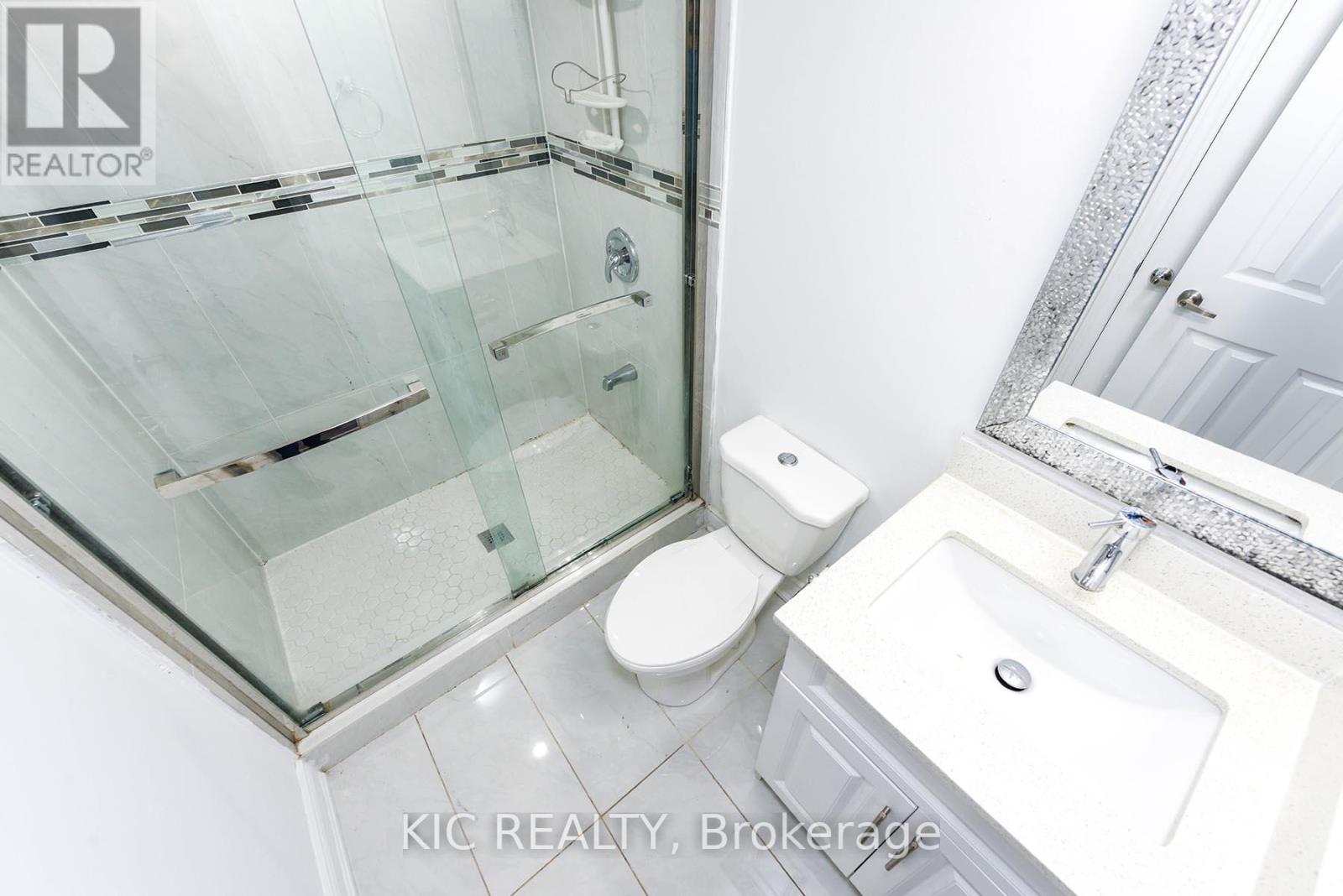 14 Paramount Place, Brampton, Ontario  L6Y 2T3 - Photo 8 - W12261186