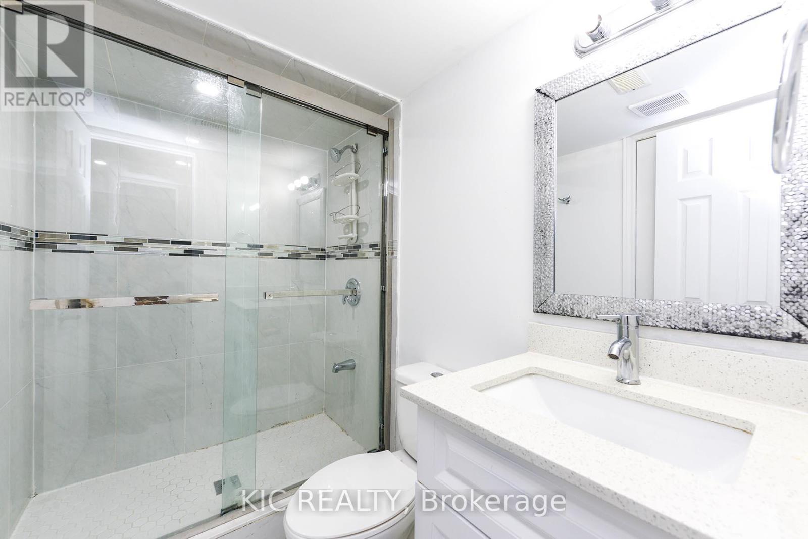14 Paramount Place, Brampton, Ontario  L6Y 2T3 - Photo 9 - W12261186