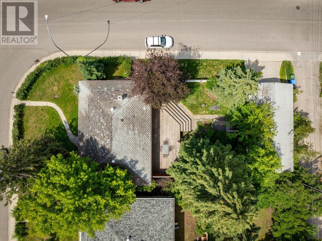 Property at 2240 30 Avenue SW image 3