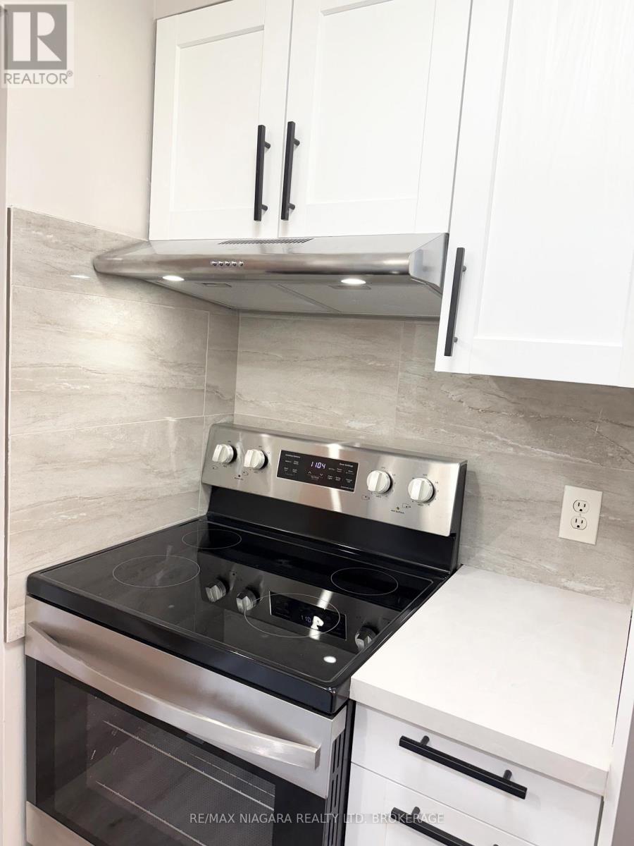 8 - 286 Vine Street, St. Catharines (Carlton/bunting), Ontario  L2M 4T3 - Photo 13 - X12261205