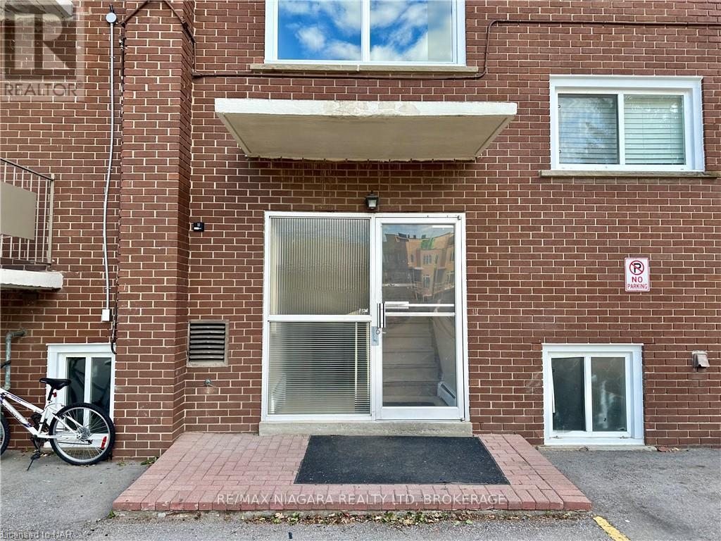 8 - 286 Vine Street, St. Catharines (Carlton/bunting), Ontario  L2M 4T3 - Photo 5 - X12261205