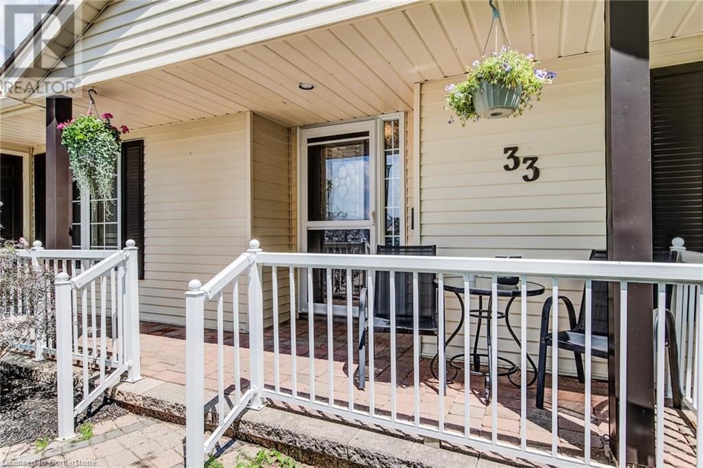 Property at 33 SUMMIT Crescent image 4