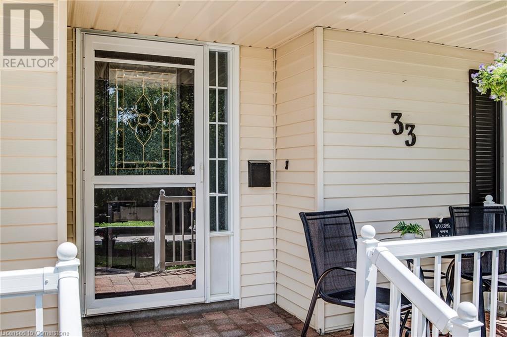 Property at 33 SUMMIT Crescent image 5