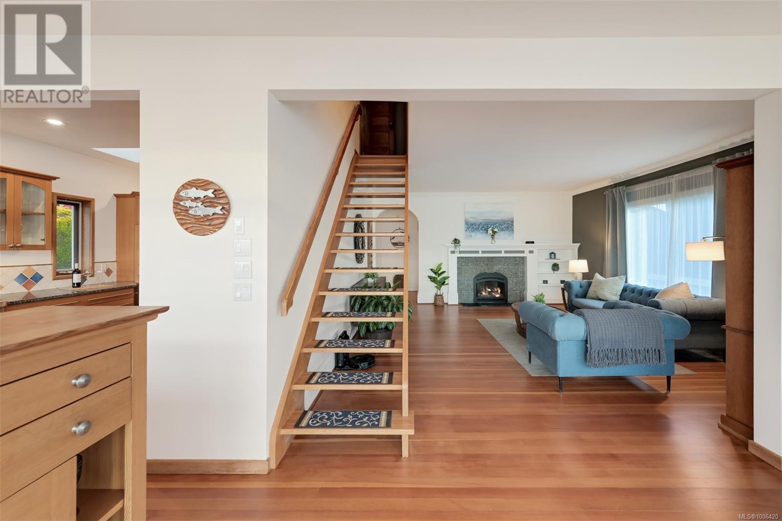Property at 4971 Cordova Bay Rd image 2