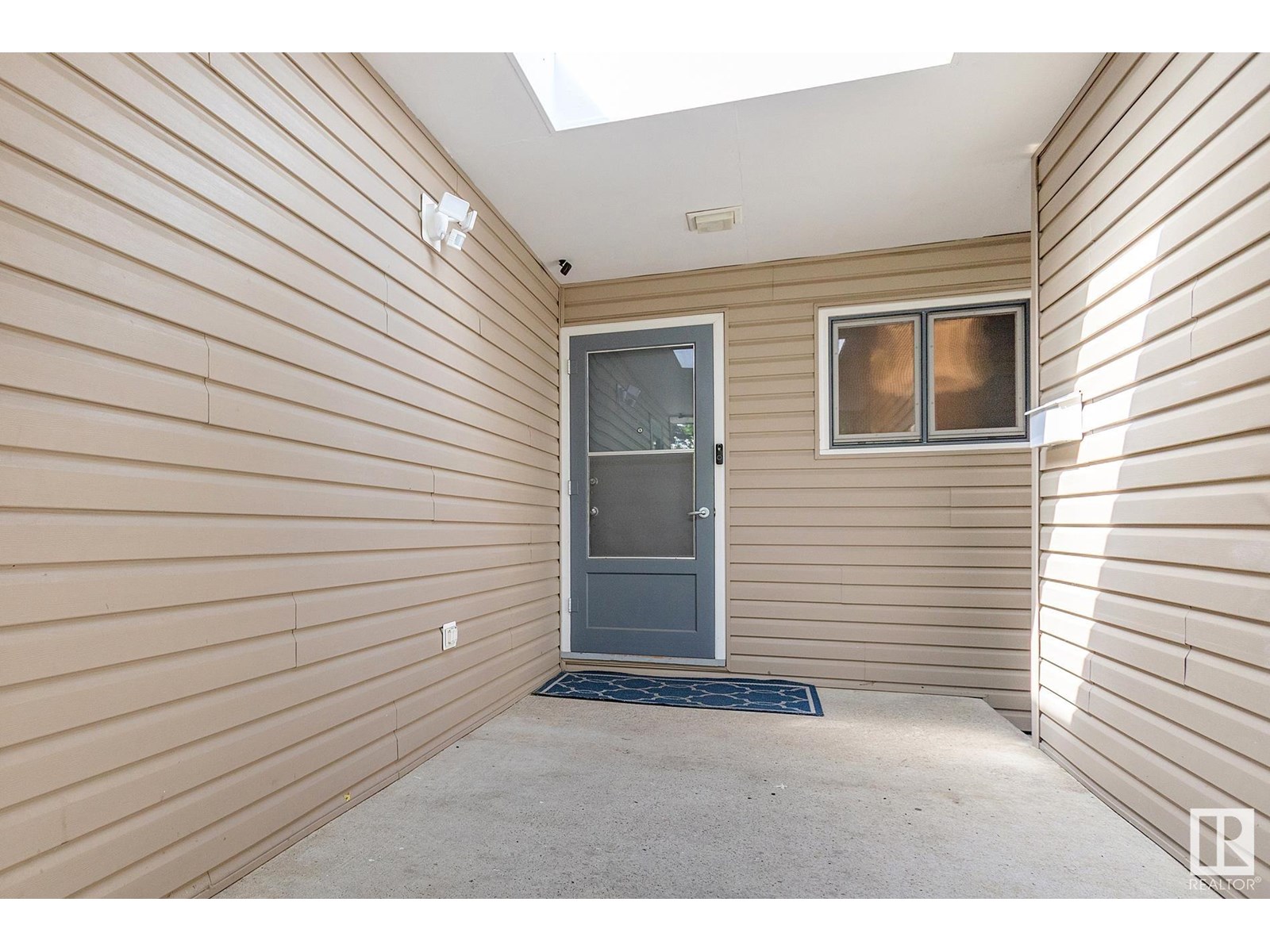 Property at 4908 112 ST NW image 2