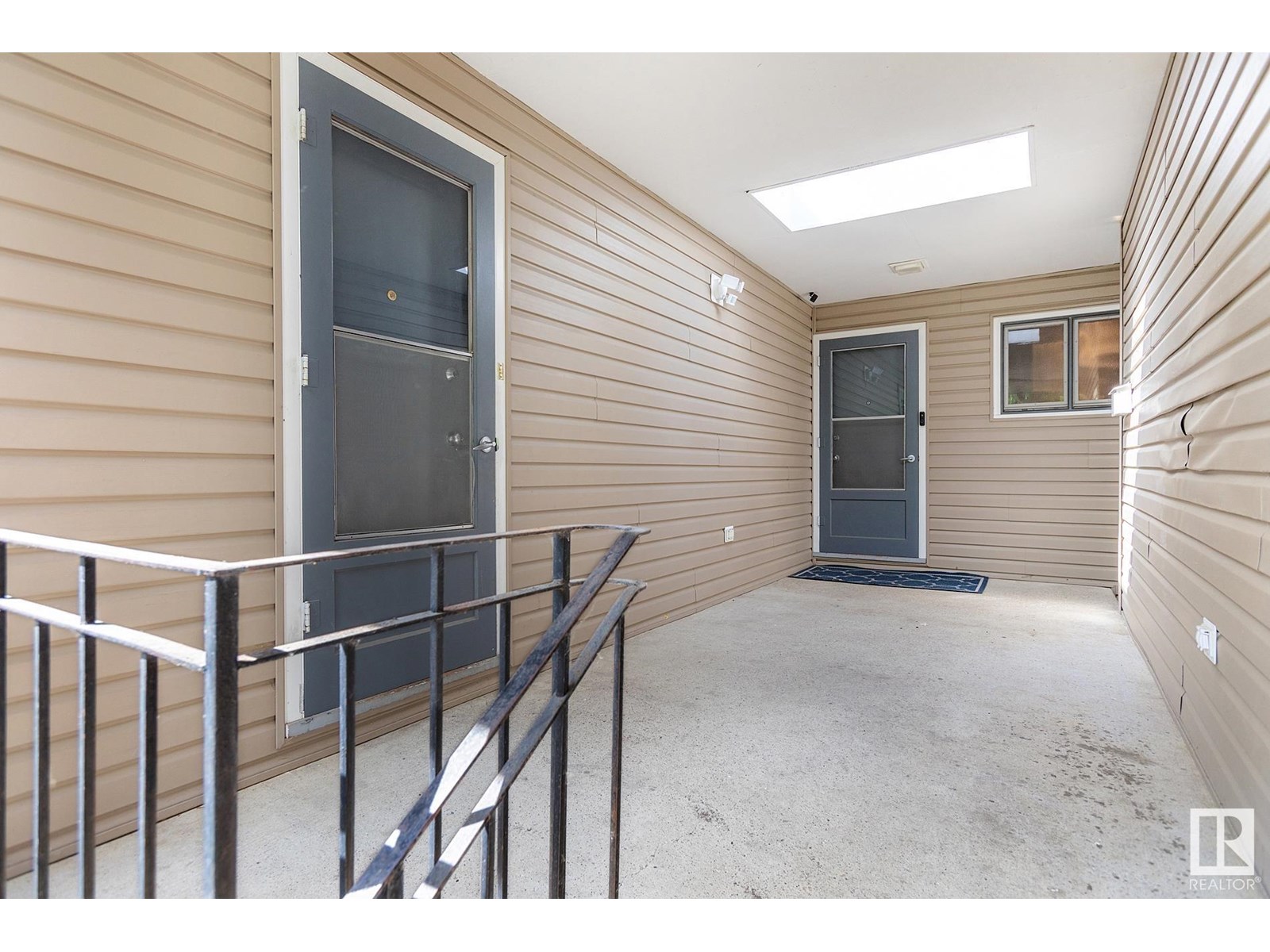 Property at 4908 112 ST NW image 3