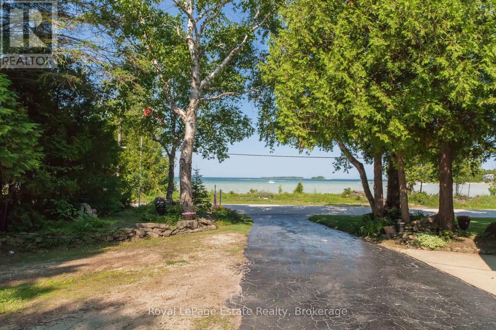 371 Bay Street, South Bruce Peninsula, Ontario  N0H 2T0 - Photo 11 - X12261246