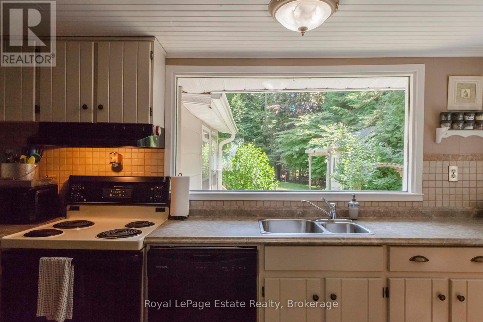 371 Bay Street, South Bruce Peninsula, Ontario  N0H 2T0 - Photo 23 - X12261246