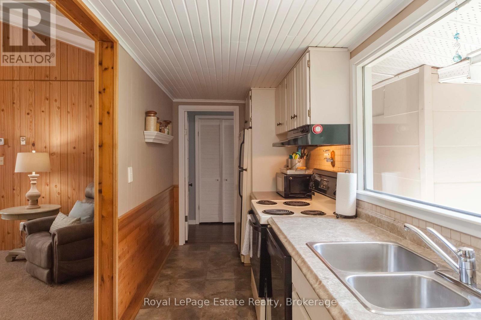 371 Bay Street, South Bruce Peninsula, Ontario  N0H 2T0 - Photo 24 - X12261246