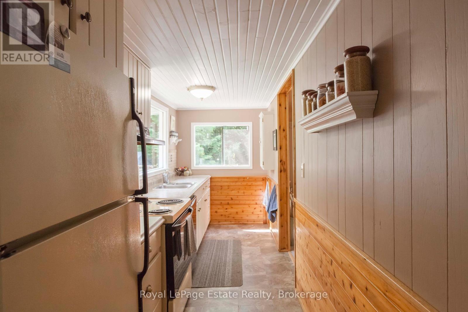 371 Bay Street, South Bruce Peninsula, Ontario  N0H 2T0 - Photo 32 - X12261246