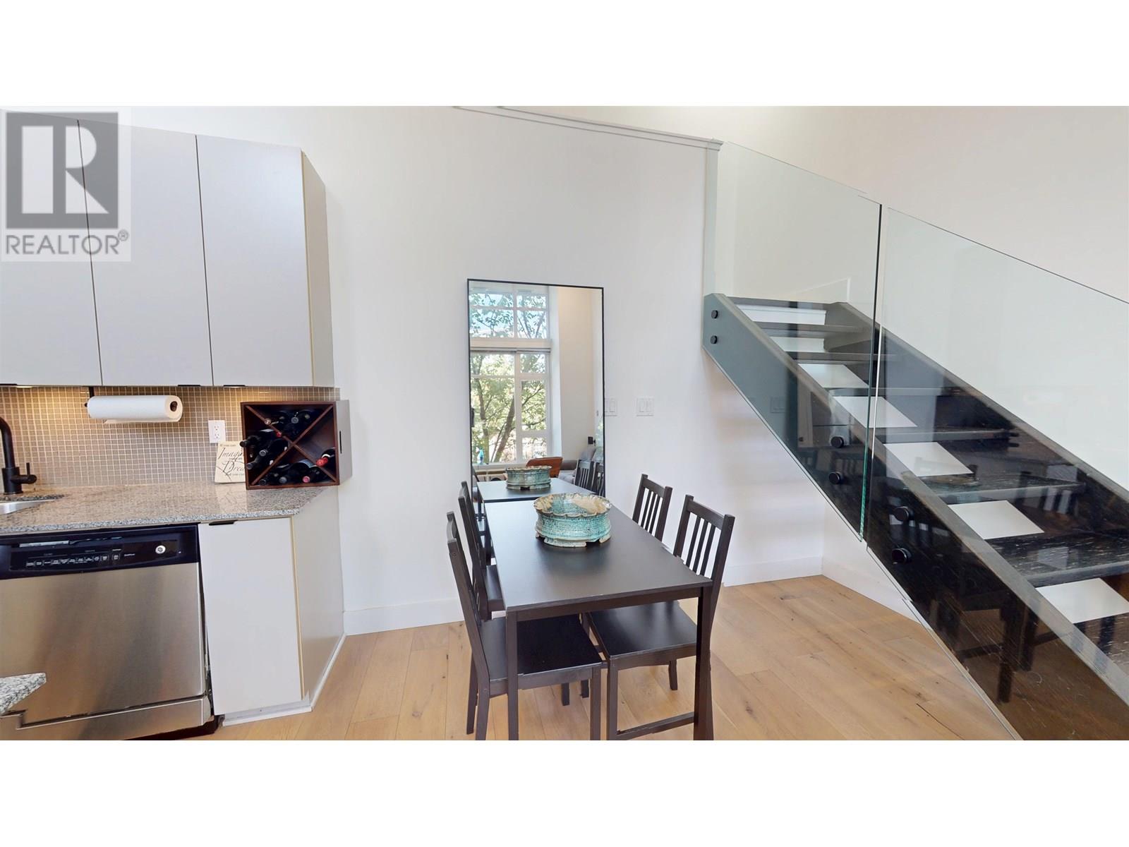 Property at 2727 SOPHIA STREET image 4