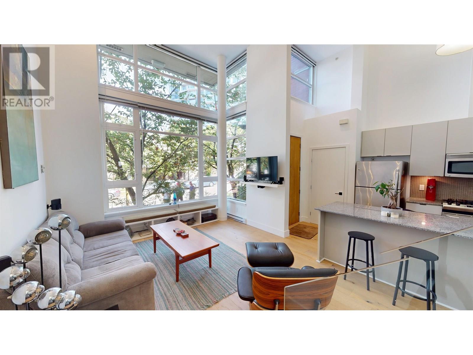 Property at 2727 SOPHIA STREET image 2