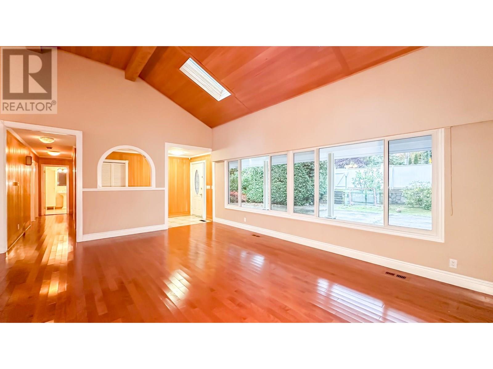 Listing Picture 5 of 39 : 3522 SW MARINE DRIVE, Vancouver / 溫哥華 - 魯藝地產 Yvonne Lu Group - MLS Medallion Club Member