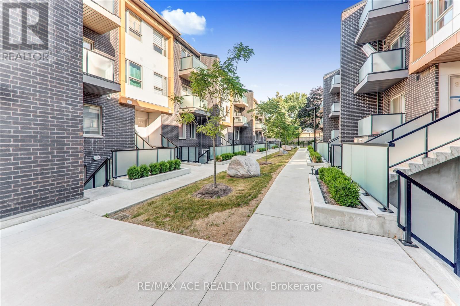 Property at 431 - 2789 EGLINTON AVENUE E image 3