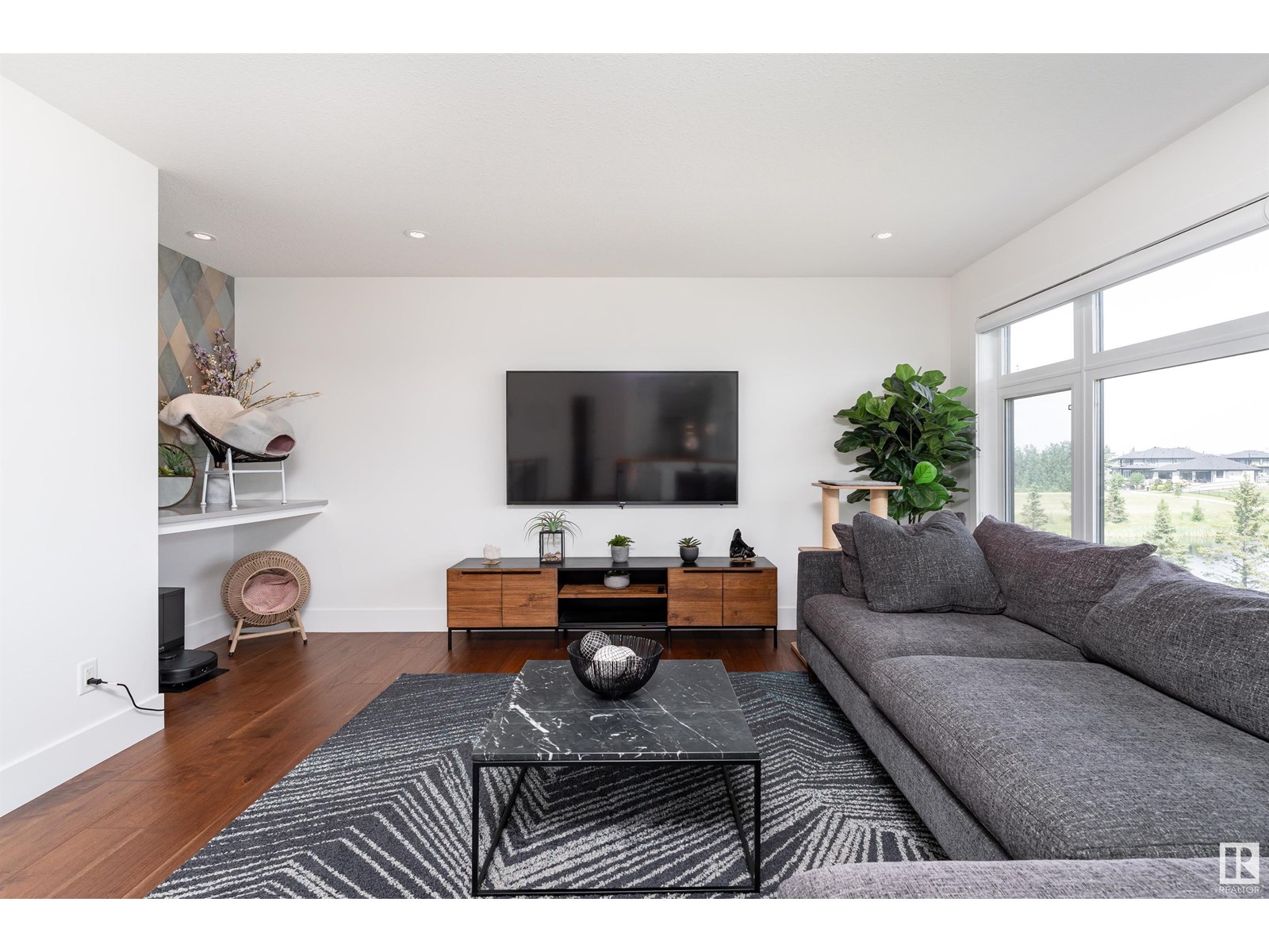 Property at 6018 CRAWFORD DR SW image 2