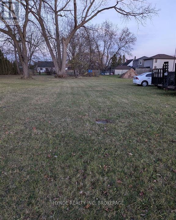302 Aqueduct Street, Welland (N. Welland), Ontario  L3C 1E1 - Photo 1 - X12261320