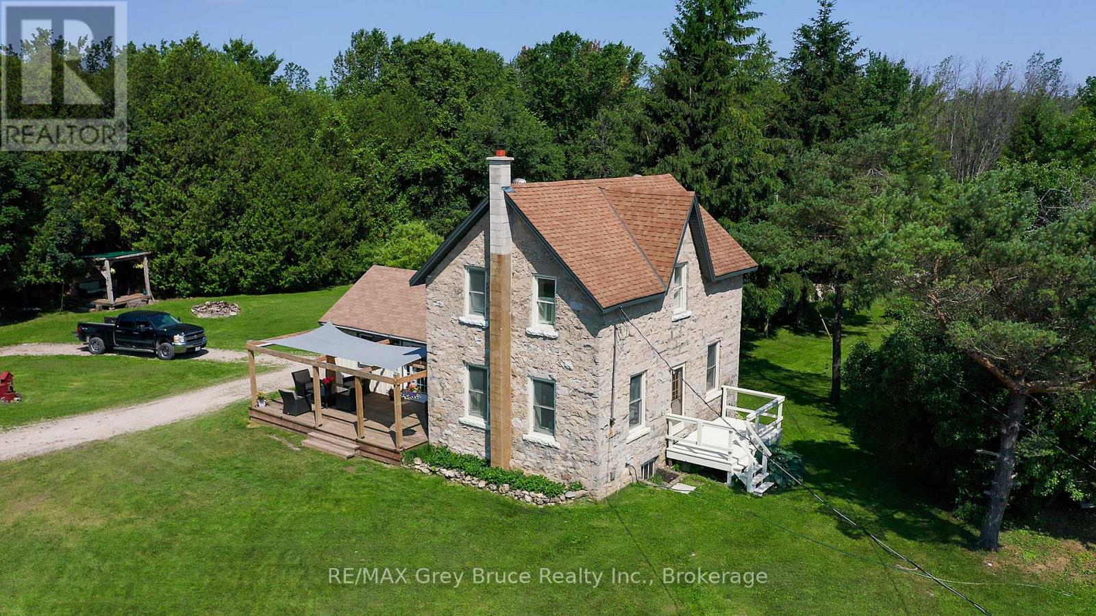 362404 Lindenwood Road, Georgian Bluffs, Ontario N0H 2T0 - Photo 1 - X12261349