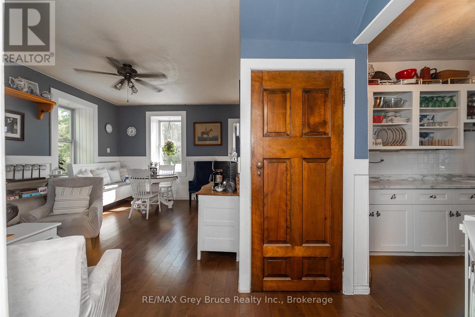 362404 Lindenwood Road, Georgian Bluffs, Ontario N0H 2T0 - Photo 11 - X12261349