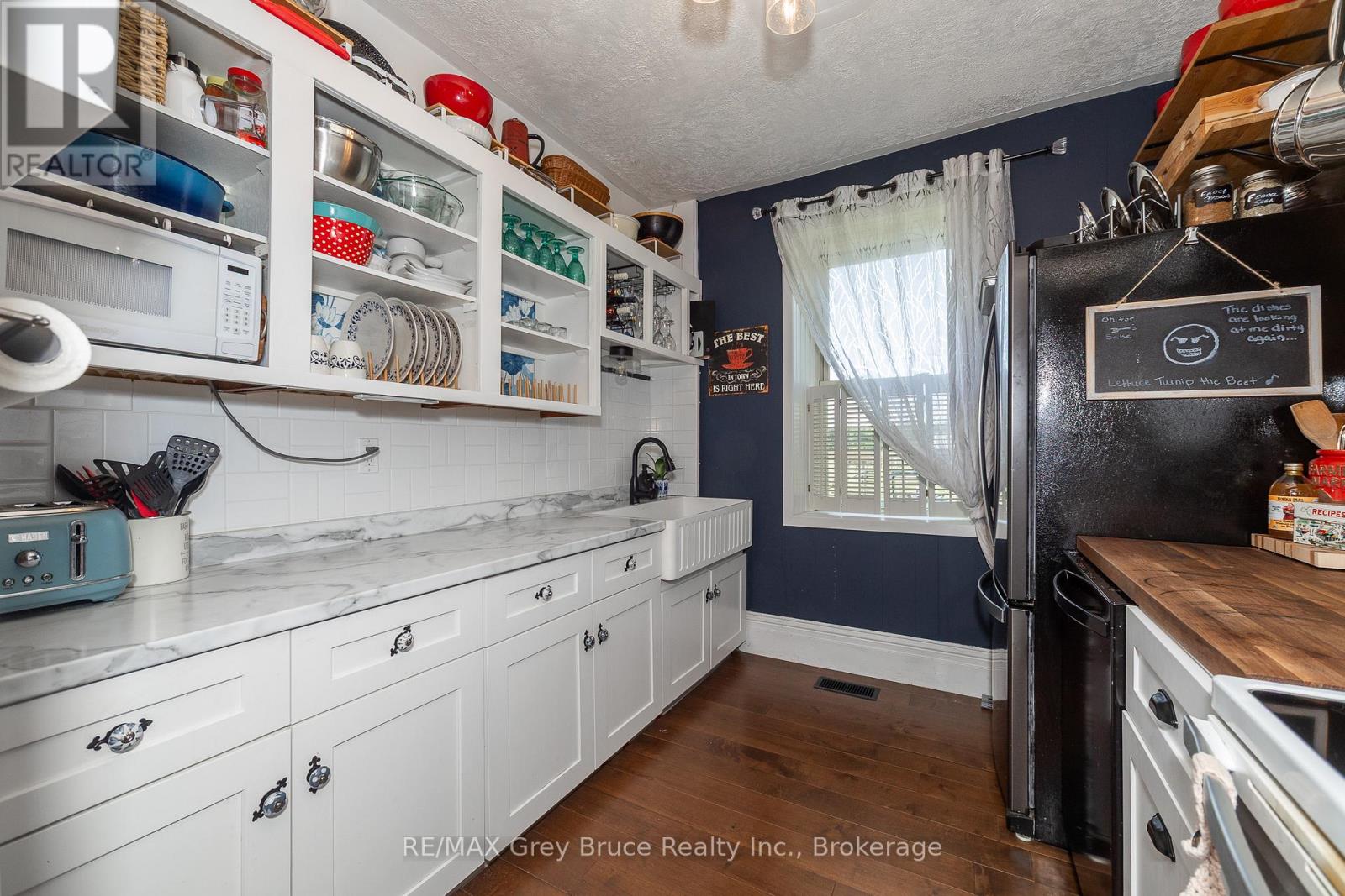 362404 Lindenwood Road, Georgian Bluffs, Ontario N0H 2T0 - Photo 13 - X12261349