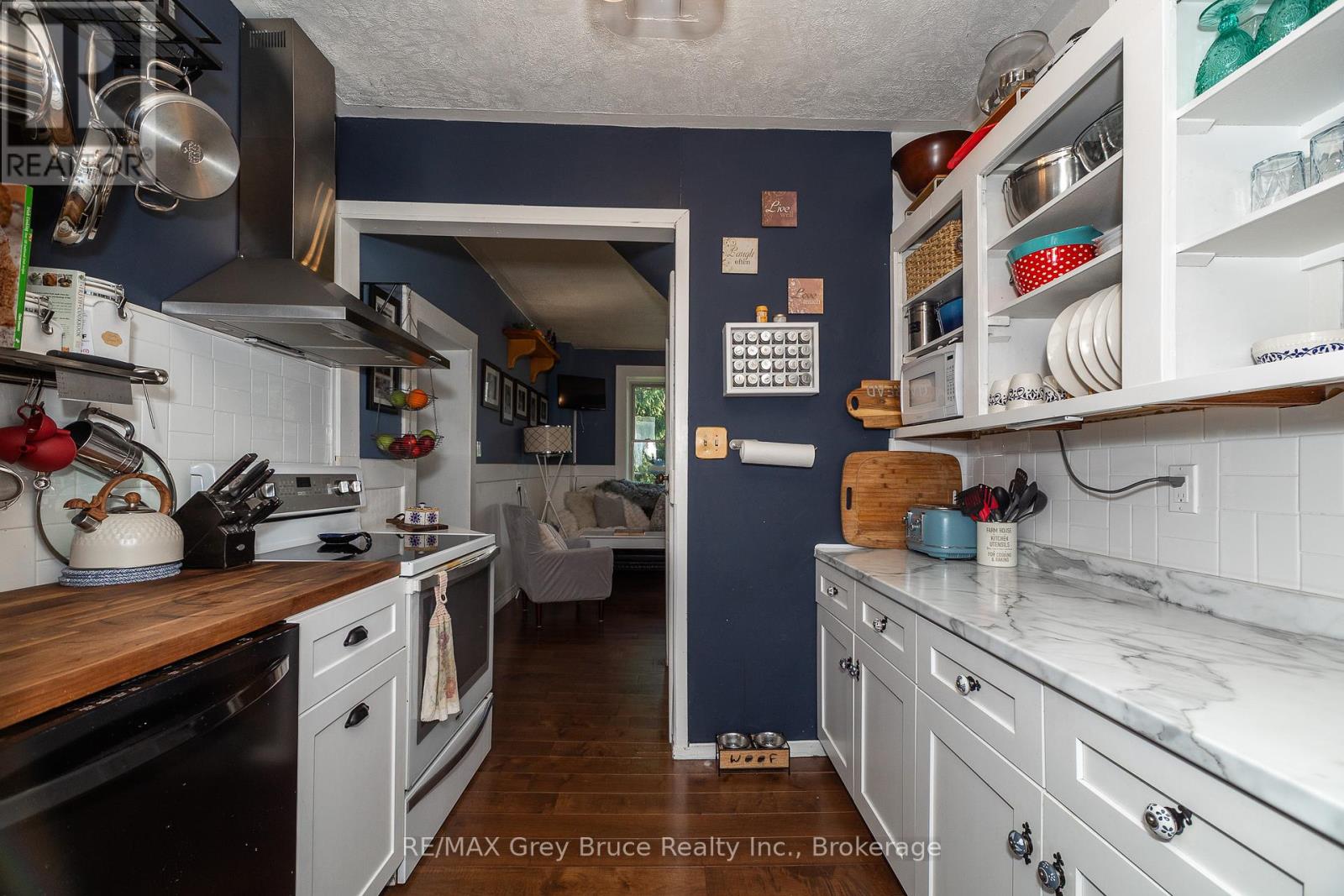 362404 Lindenwood Road, Georgian Bluffs, Ontario N0H 2T0 - Photo 14 - X12261349