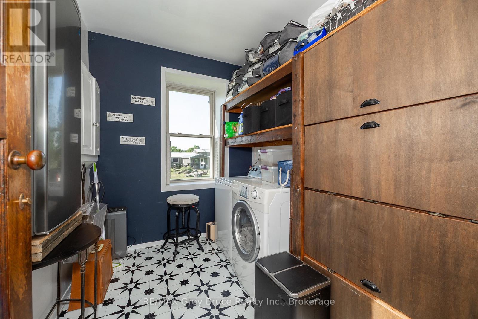 362404 Lindenwood Road, Georgian Bluffs, Ontario N0H 2T0 - Photo 15 - X12261349