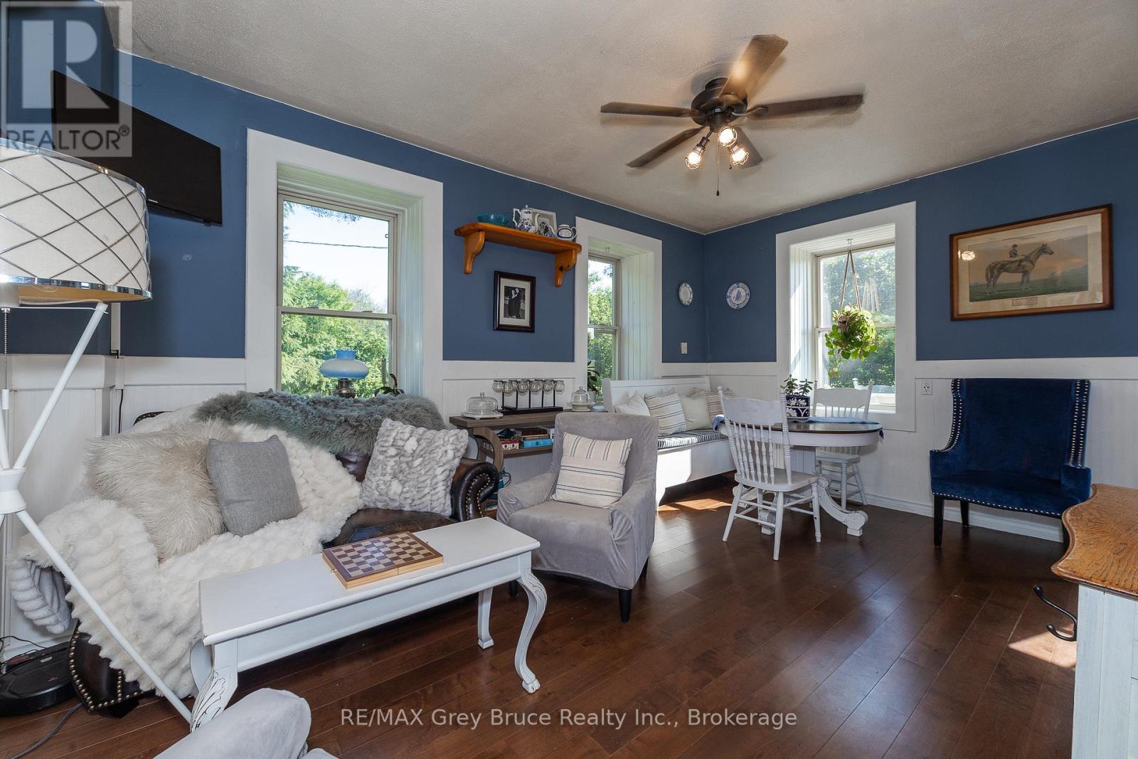 362404 Lindenwood Road, Georgian Bluffs, Ontario N0H 2T0 - Photo 17 - X12261349