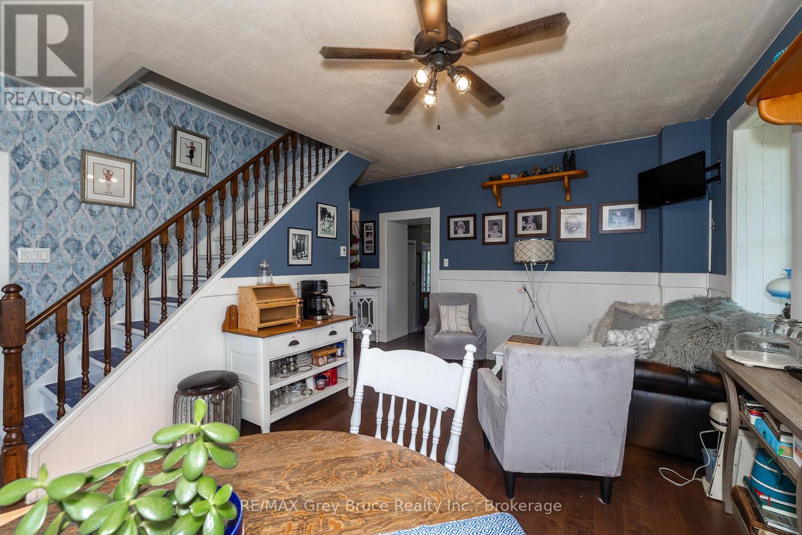 362404 Lindenwood Road, Georgian Bluffs, Ontario N0H 2T0 - Photo 18 - X12261349