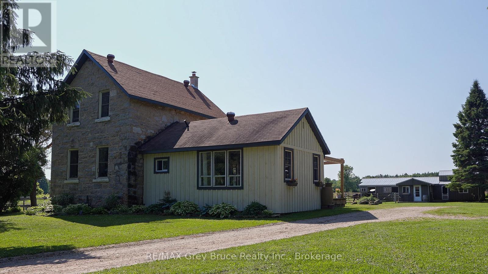 362404 Lindenwood Road, Georgian Bluffs, Ontario N0H 2T0 - Photo 2 - X12261349