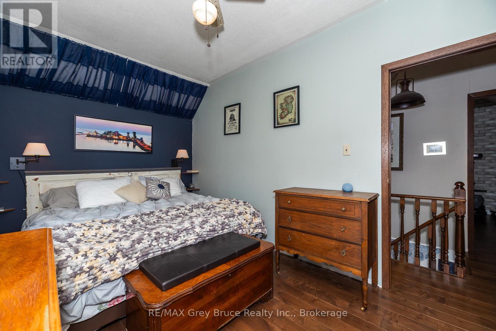 362404 Lindenwood Road, Georgian Bluffs, Ontario N0H 2T0 - Photo 20 - X12261349