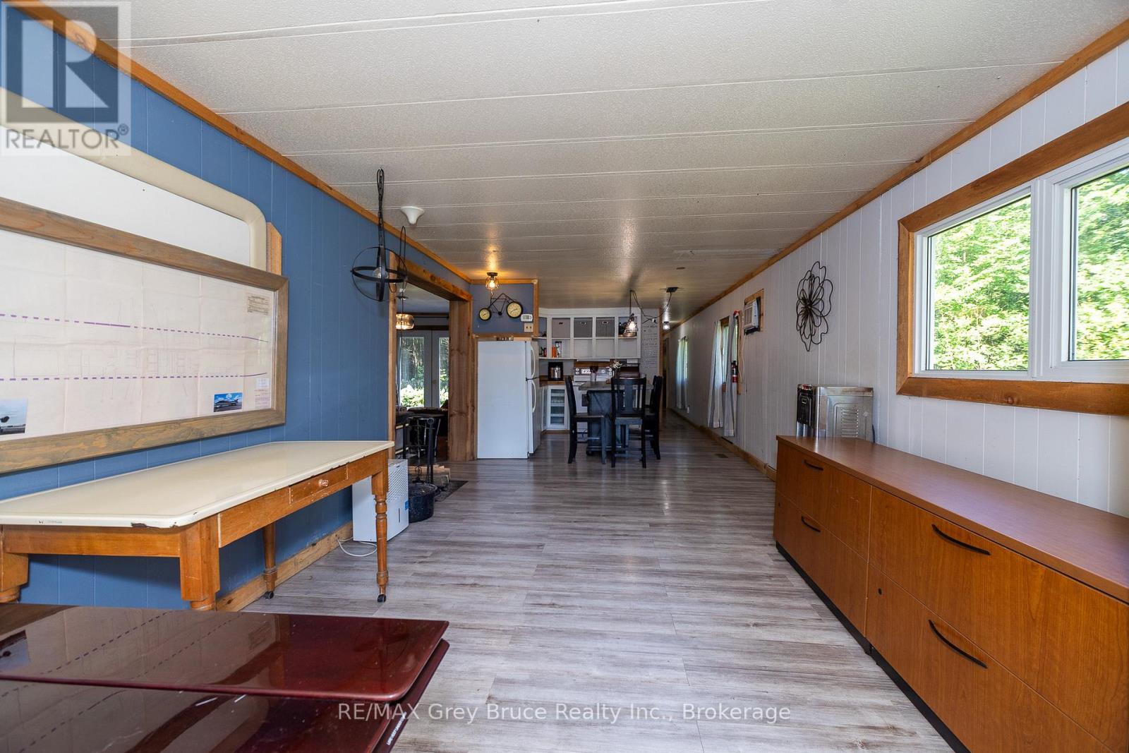 362404 Lindenwood Road, Georgian Bluffs, Ontario N0H 2T0 - Photo 27 - X12261349