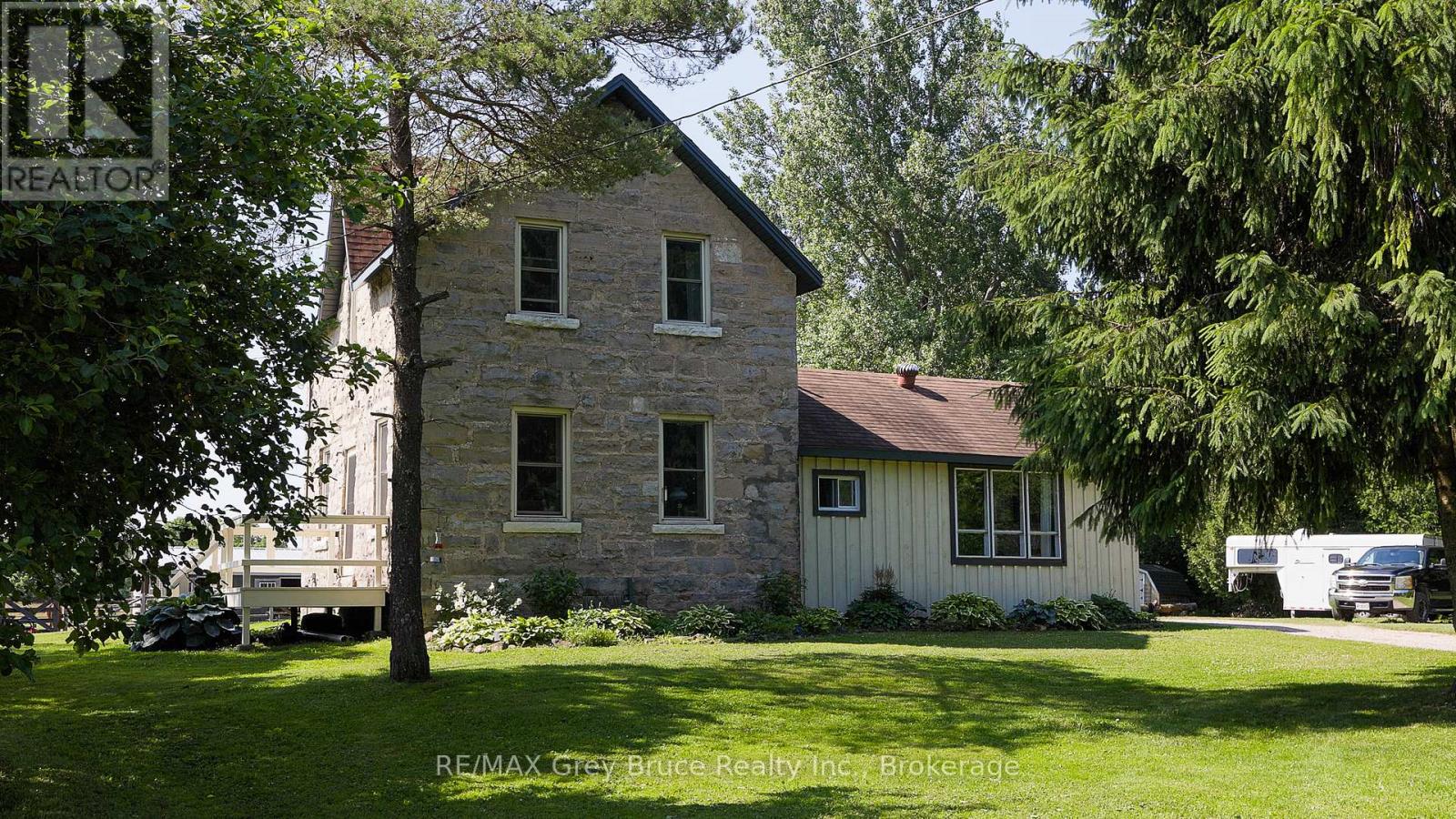 362404 Lindenwood Road, Georgian Bluffs, Ontario N0H 2T0 - Photo 3 - X12261349