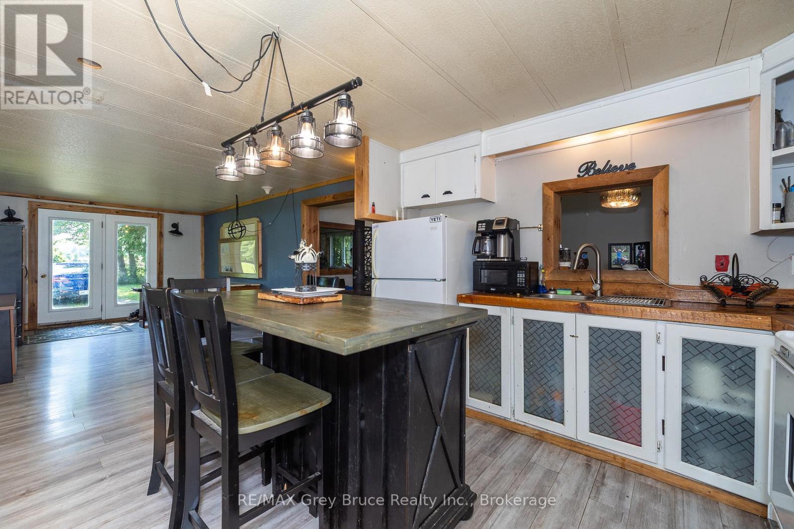 362404 Lindenwood Road, Georgian Bluffs, Ontario N0H 2T0 - Photo 31 - X12261349