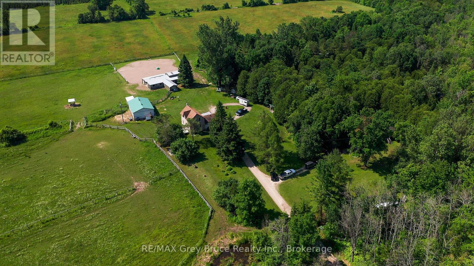 362404 Lindenwood Road, Georgian Bluffs, Ontario N0H 2T0 - Photo 39 - X12261349