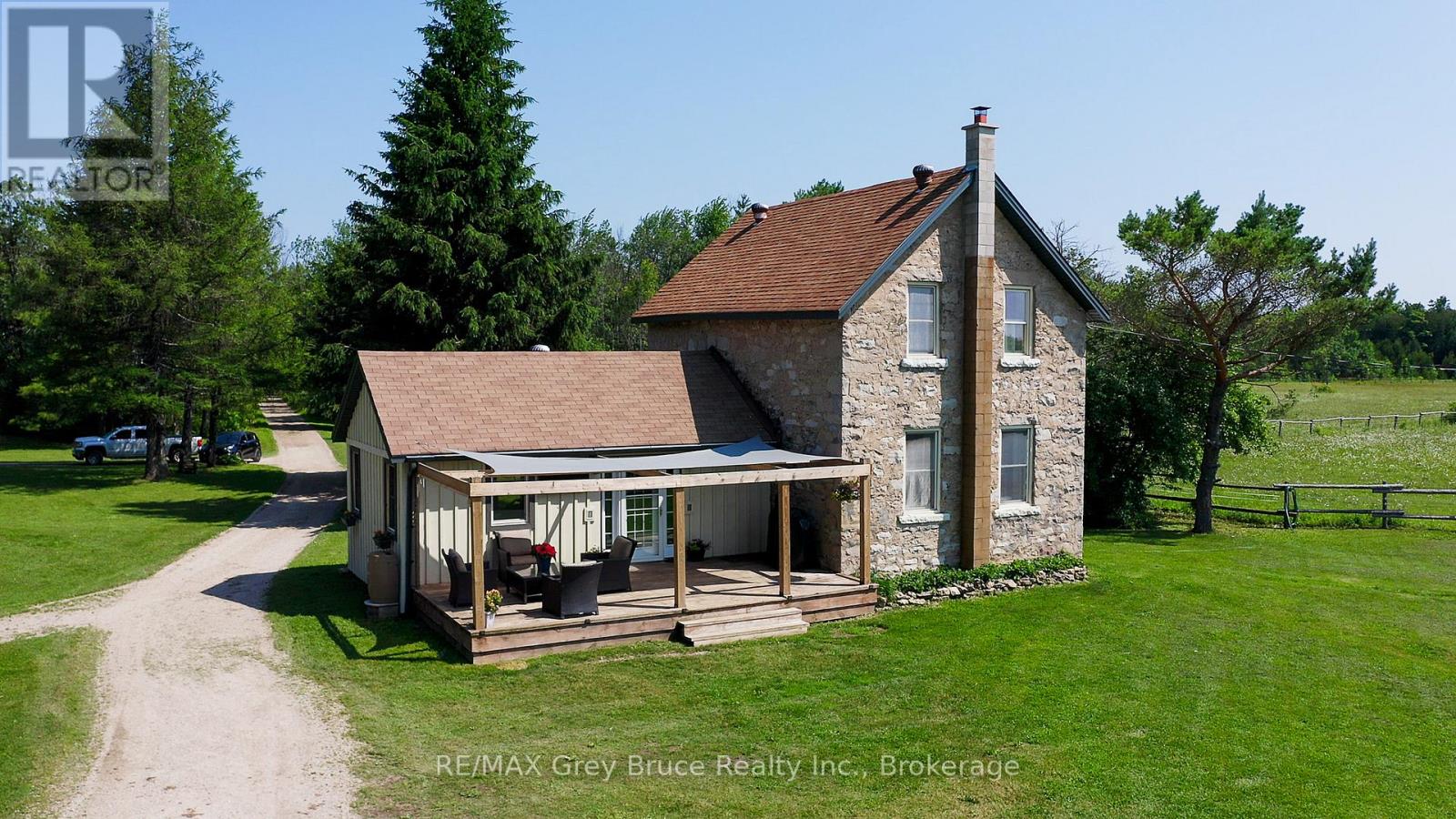 362404 Lindenwood Road, Georgian Bluffs, Ontario N0H 2T0 - Photo 4 - X12261349