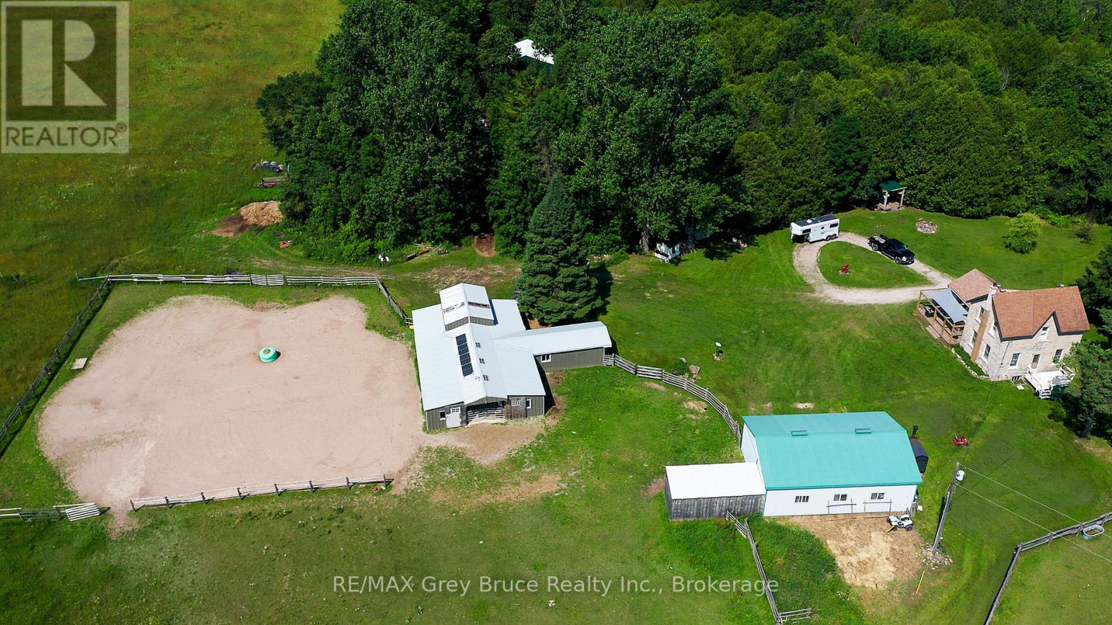 362404 Lindenwood Road, Georgian Bluffs, Ontario N0H 2T0 - Photo 40 - X12261349