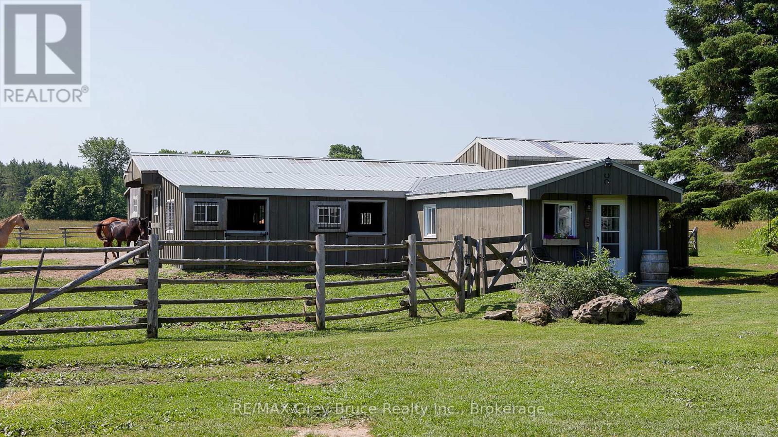 362404 Lindenwood Road, Georgian Bluffs, Ontario N0H 2T0 - Photo 43 - X12261349