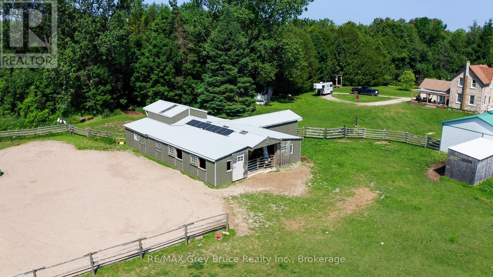 362404 Lindenwood Road, Georgian Bluffs, Ontario N0H 2T0 - Photo 44 - X12261349