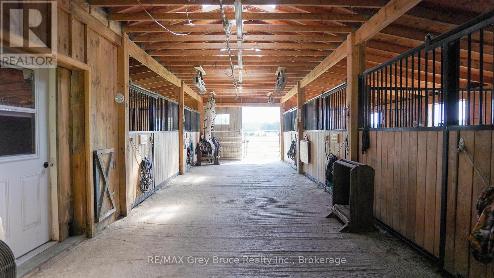 362404 Lindenwood Road, Georgian Bluffs, Ontario N0H 2T0 - Photo 47 - X12261349