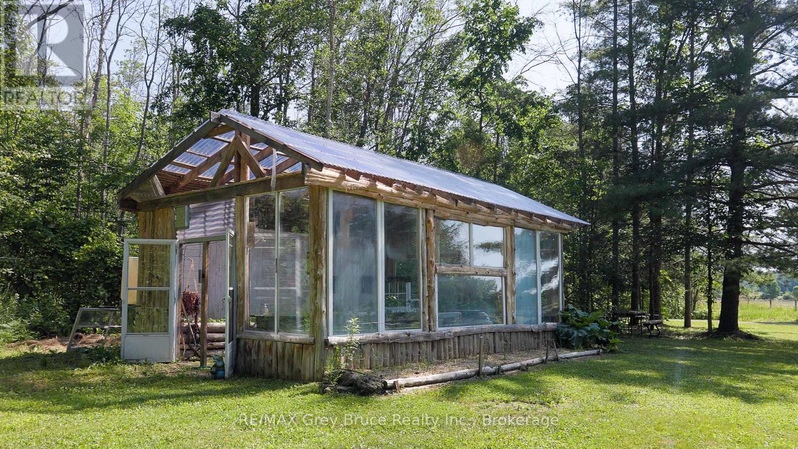 362404 Lindenwood Road, Georgian Bluffs, Ontario N0H 2T0 - Photo 48 - X12261349