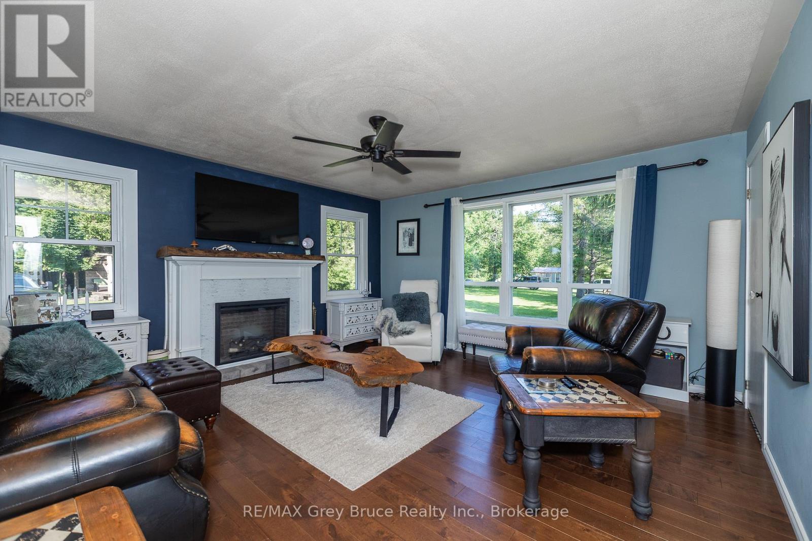 362404 Lindenwood Road, Georgian Bluffs, Ontario N0H 2T0 - Photo 7 - X12261349