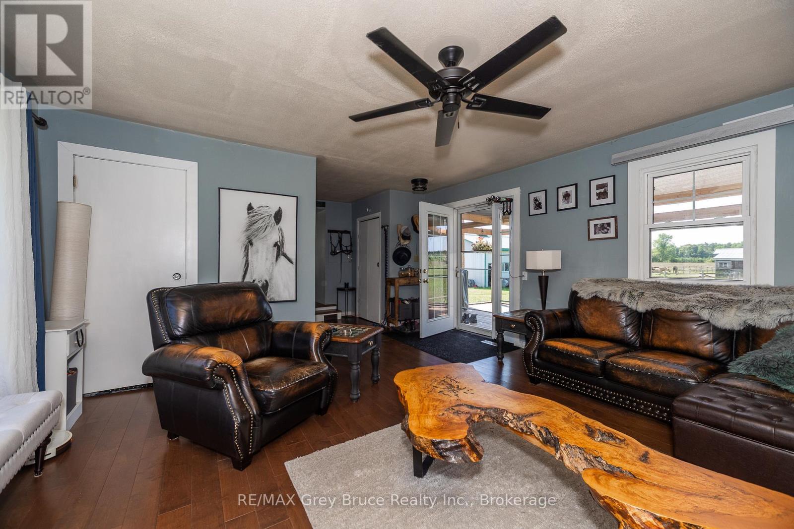 362404 Lindenwood Road, Georgian Bluffs, Ontario N0H 2T0 - Photo 9 - X12261349