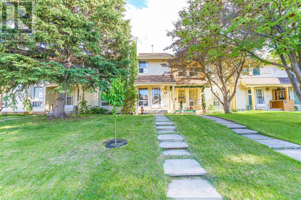Property at 47 Woodhill Court SW image 3