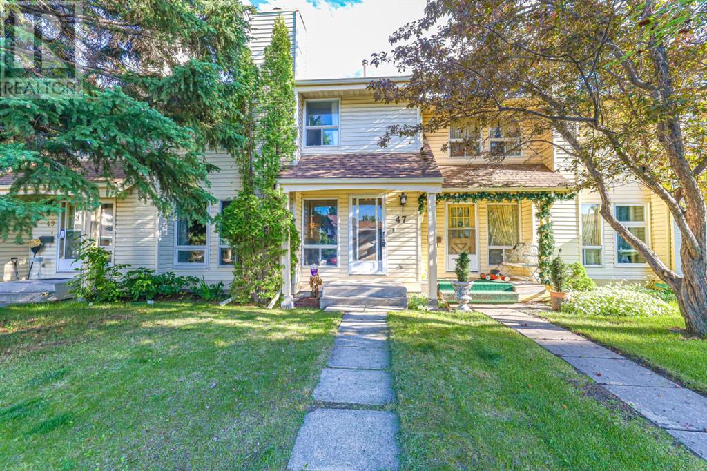 Property at 47 Woodhill Court SW image 2