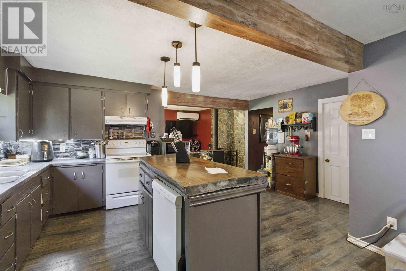 Property at 94 Shore Drive image 5