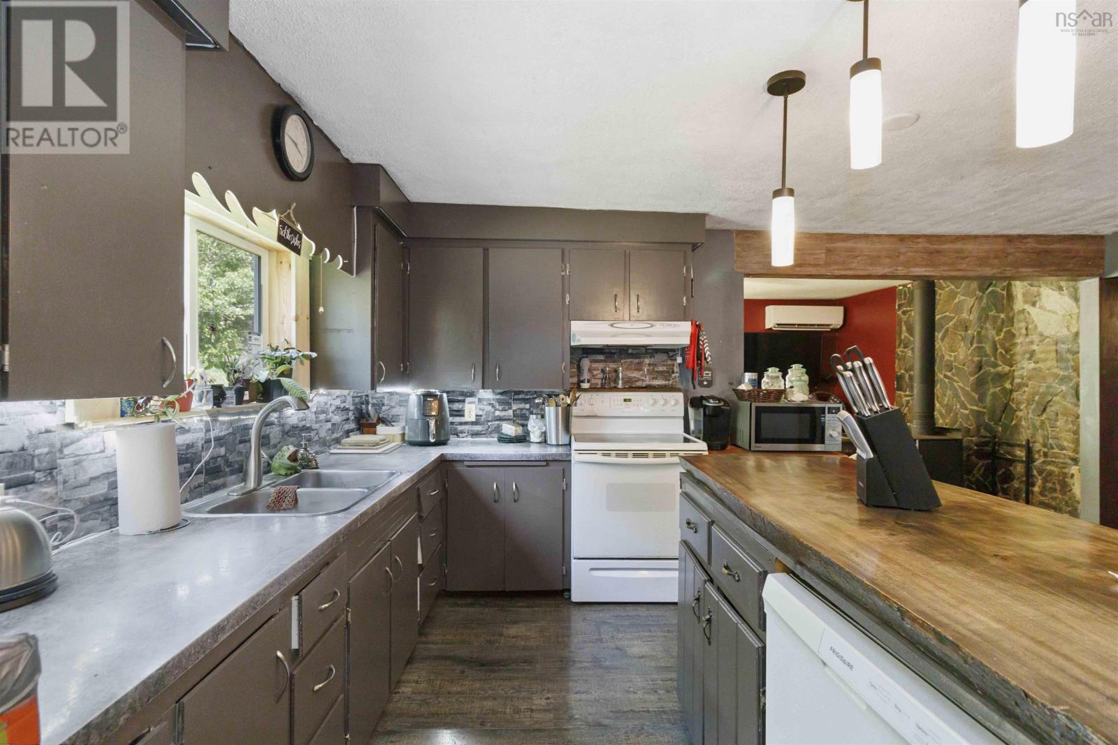 Property at 94 Shore Drive image 4