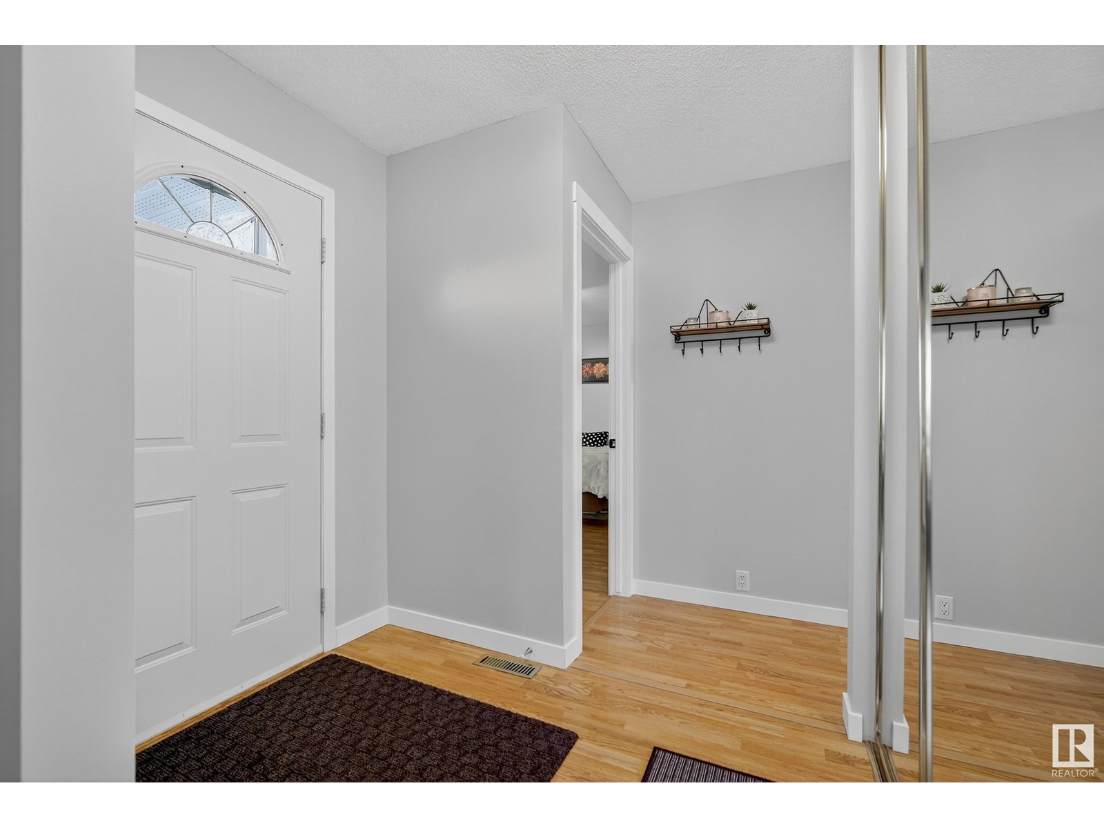 Property at 40 HAWKINS CR image 4